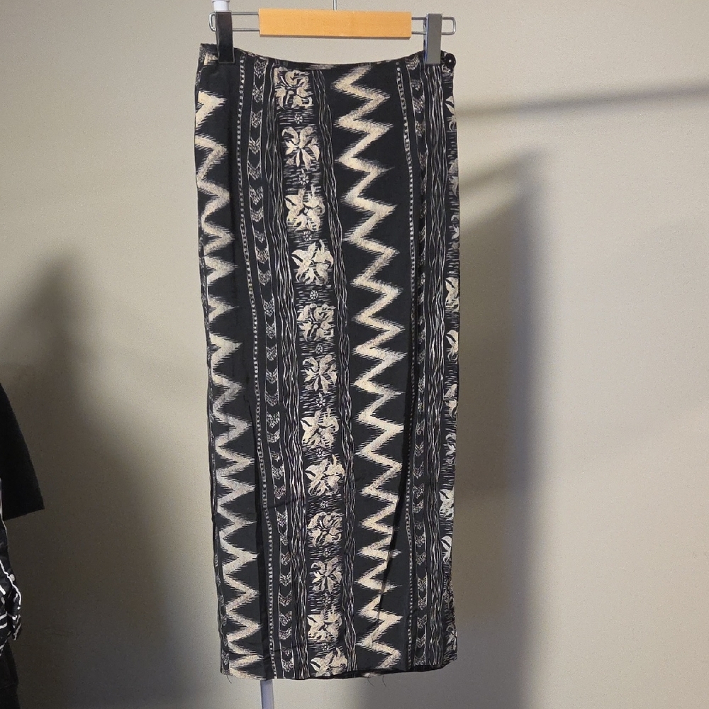 Vintage Black & White Striped Pattern Maxi Skirt size 8 wrap around